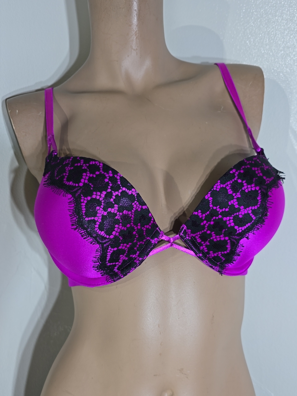 Victoria's Secret Bombshell Plunge Suze 32C NWOT